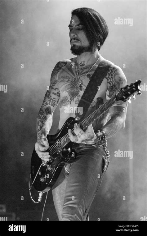 dave navarro gay|Inside the wild love life of Janes Addiction guitarist Dave Navarro